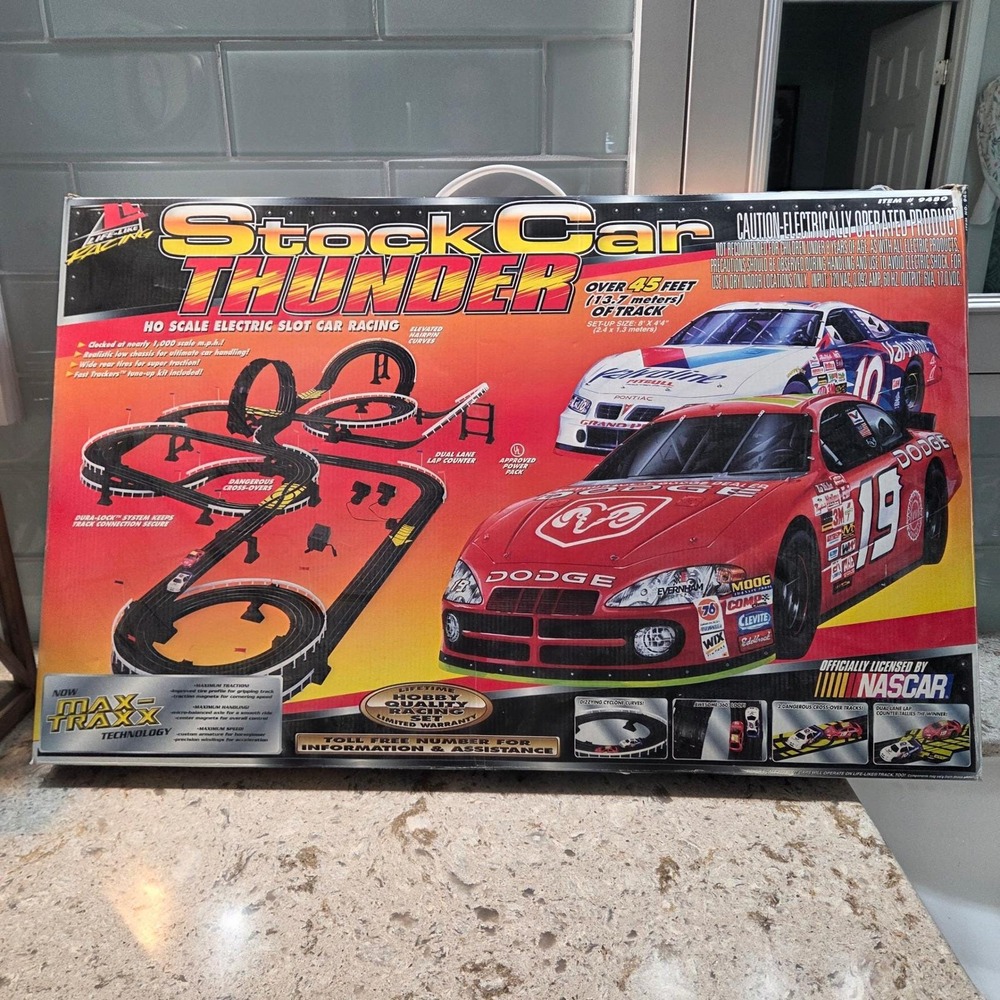 Vintage Racing Stock Car Thunder HO Scale NASCAR Slot Car Set 45ft Track UNUSED